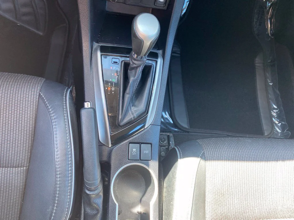 Used 2015  Toyota L image 19