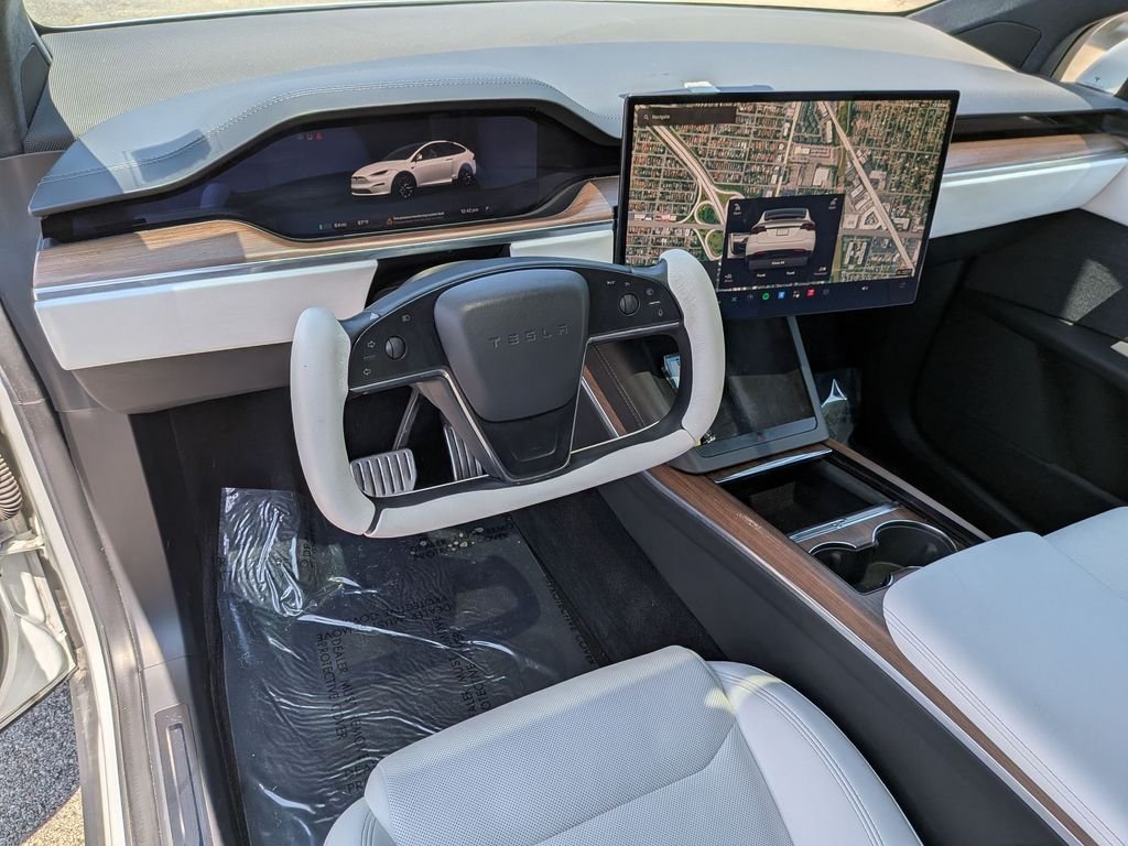 Used 2023 White Tesla Standard Range image 17