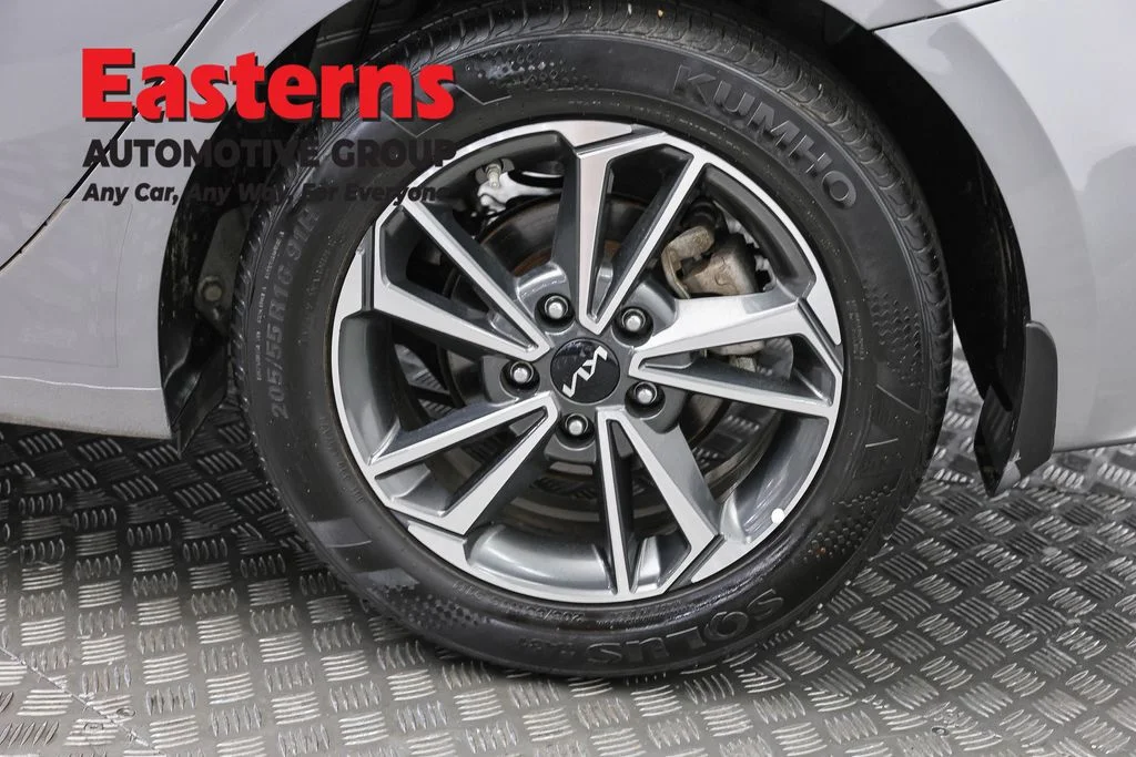Used 2023 Gray Kia LXS image 33