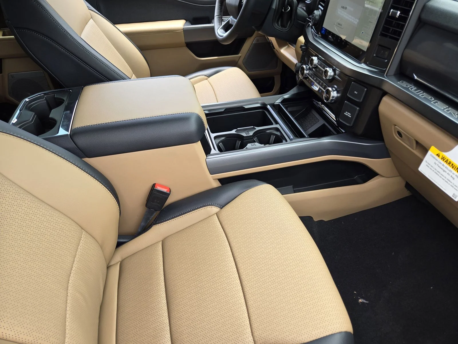 New 2026 Star White Metallic Tri-Coat Ford F-250® Lariat® image 9