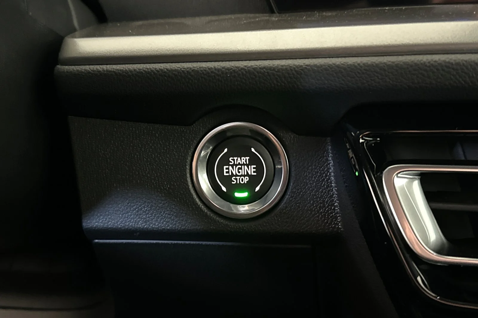 New 2027 Mosaic Black Metallic Chevrolet LT image 23
