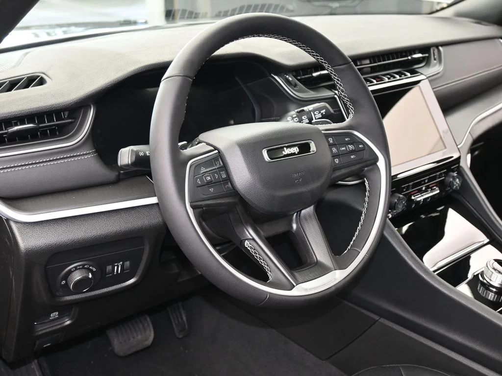 New 2026 Baltic Gray Metallic Clearcoat Jeep Laredo X image 10