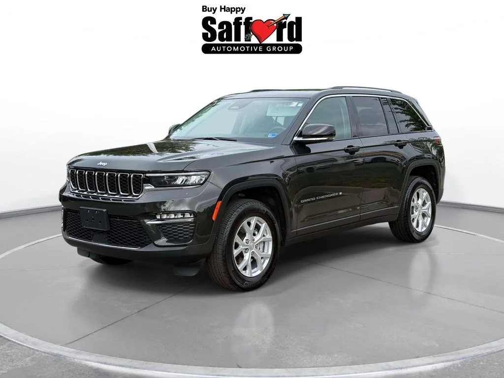 Used 2024  Jeep Limited image 1