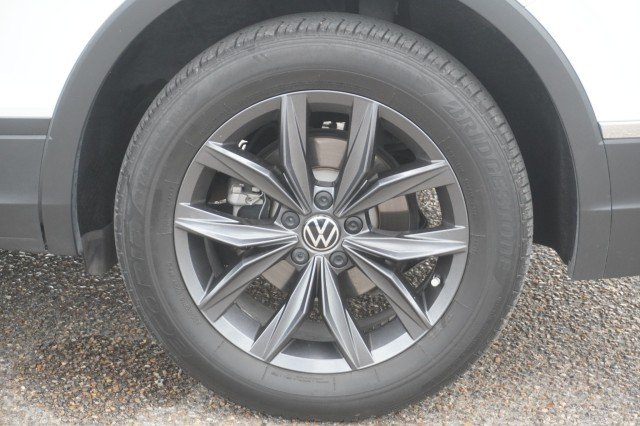 Used 2023 WHITE Volkswagen SE image 12