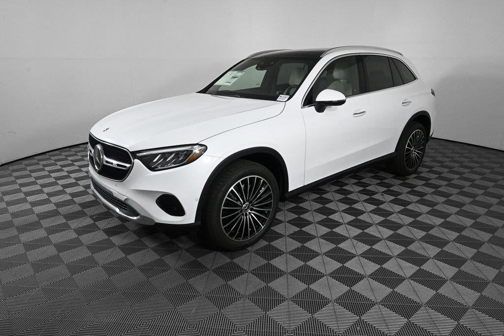 New 2027 MANUFAKTUR Moonlight White Metallic Mercedes-Benz GLC 300 image 1