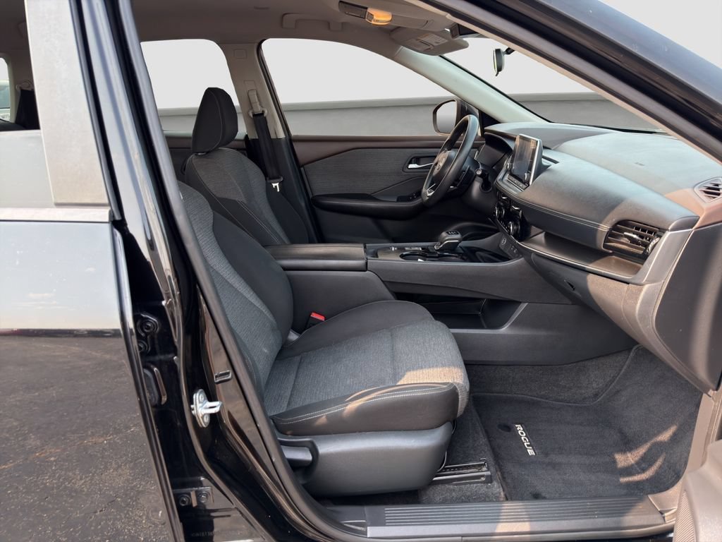 Used 2022 Black Nissan SV FWD image 18