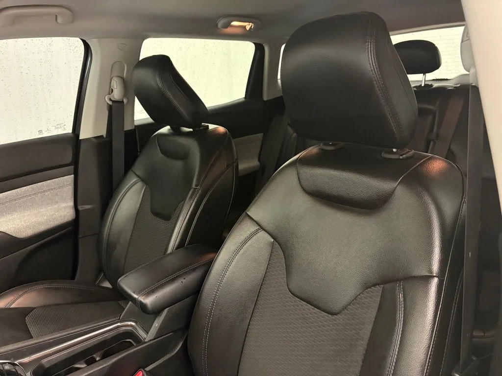 Used 2022 Gray Jeep Latitude image 28