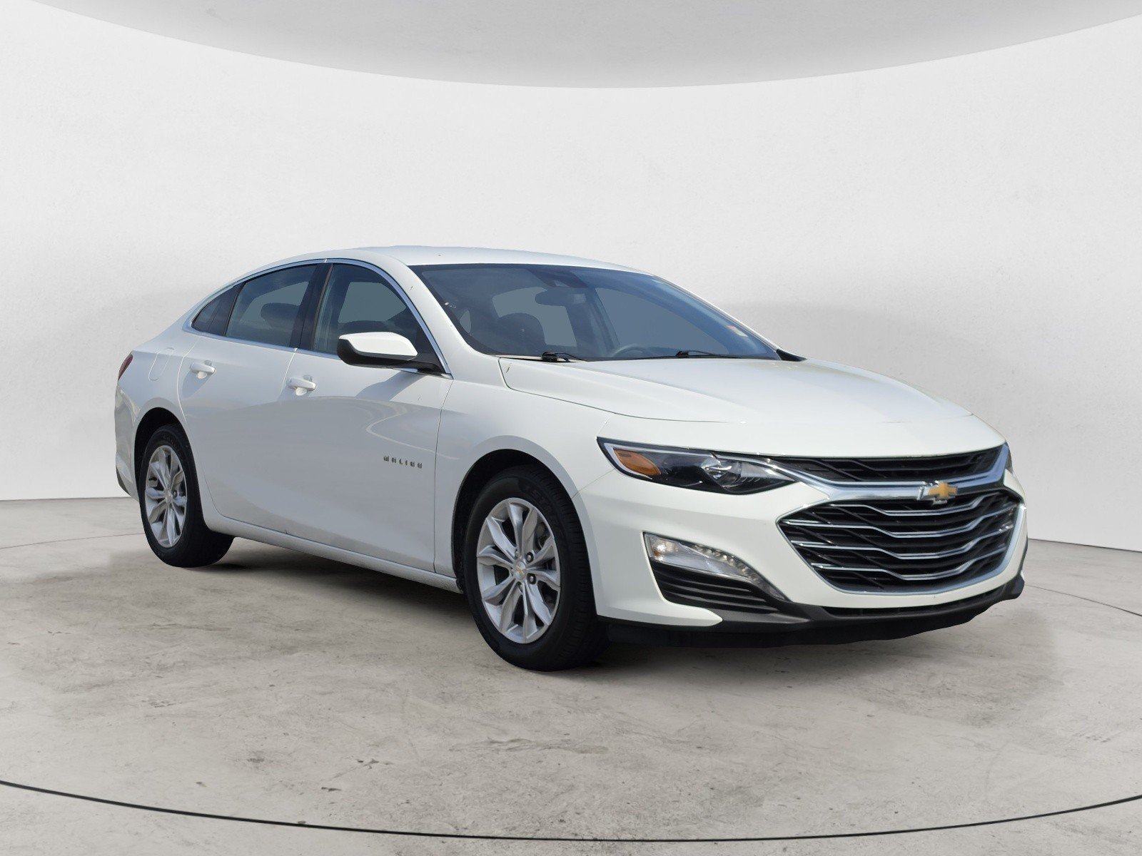 Used 2024 Summit White Chevrolet LT image 2