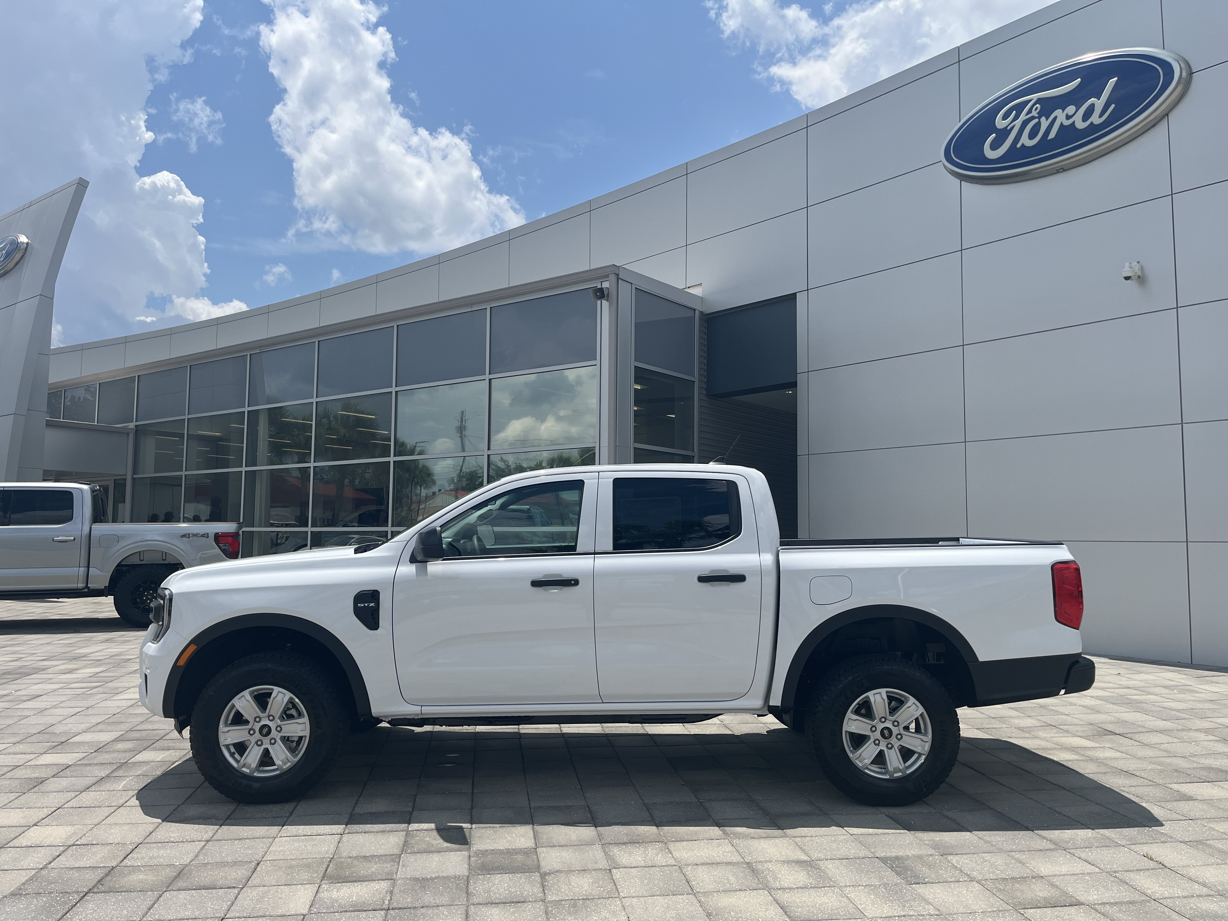 New 2026 Oxford White Ford XL image 3