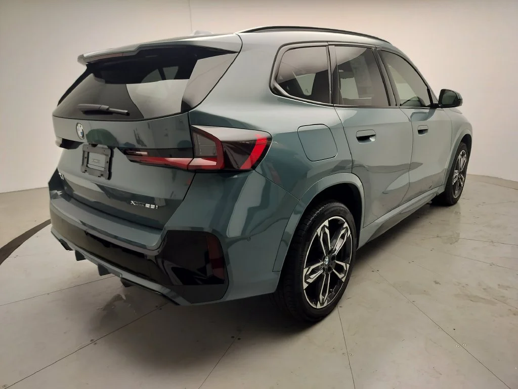Certified Used 2025 Cape York Green Metallic BMW xDrive28i image 3