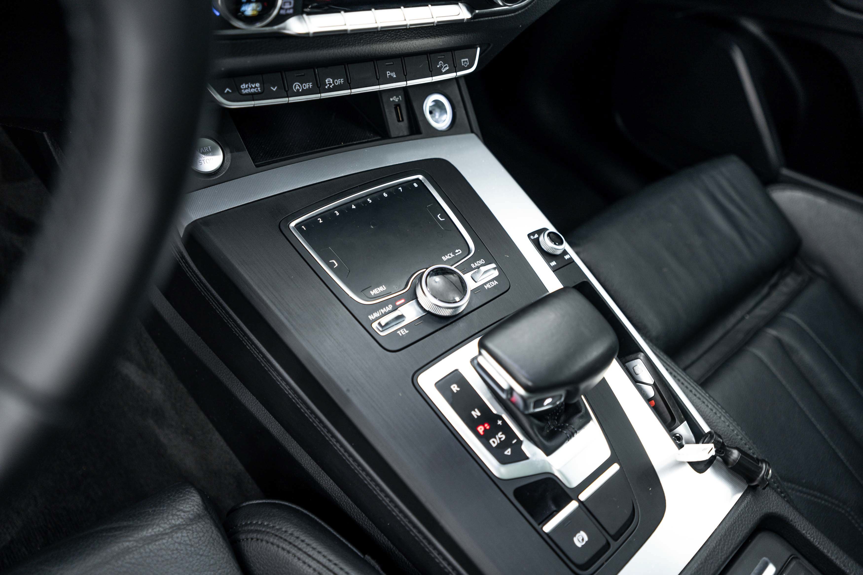 Used 2020 Mythos Black Metallic Audi Titanium Premium Plus image 12