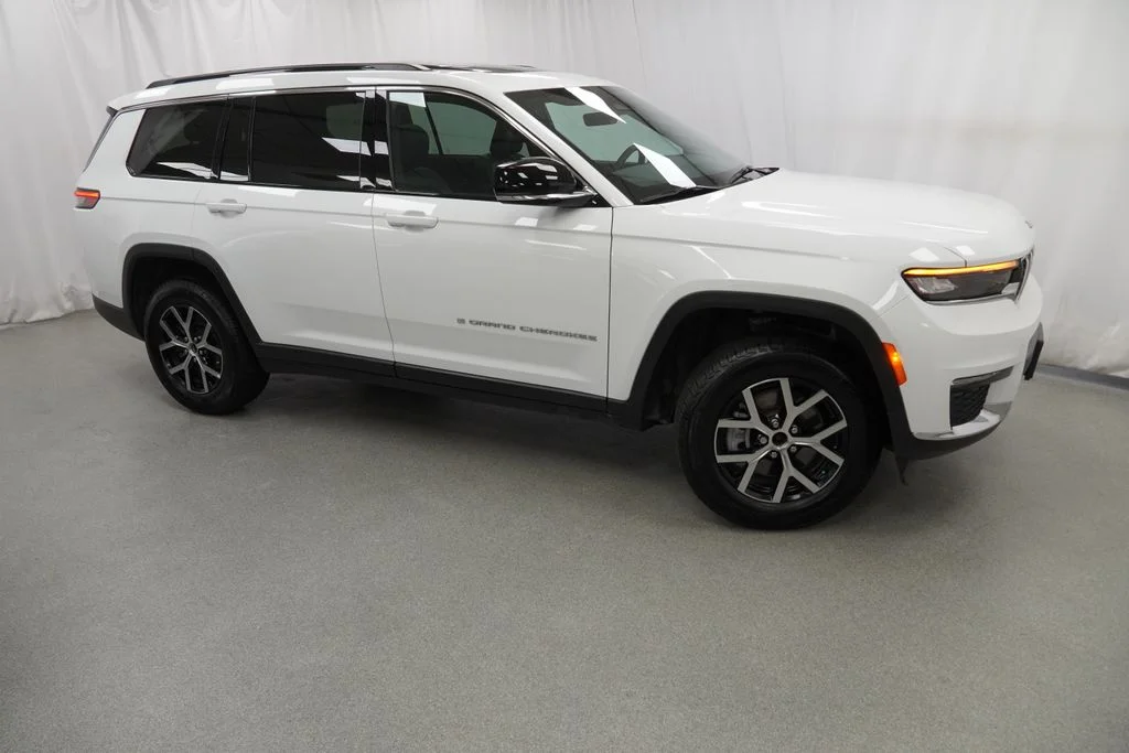 Used 2025 White Jeep Limited image 10