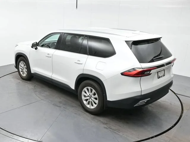 Used 2024 Wind Chill Pearl Toyota XLE image 21