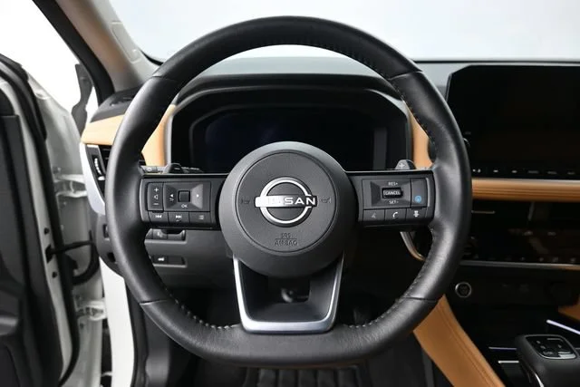 Used 2023 Pearl White Trico Nissan Platinum image 14