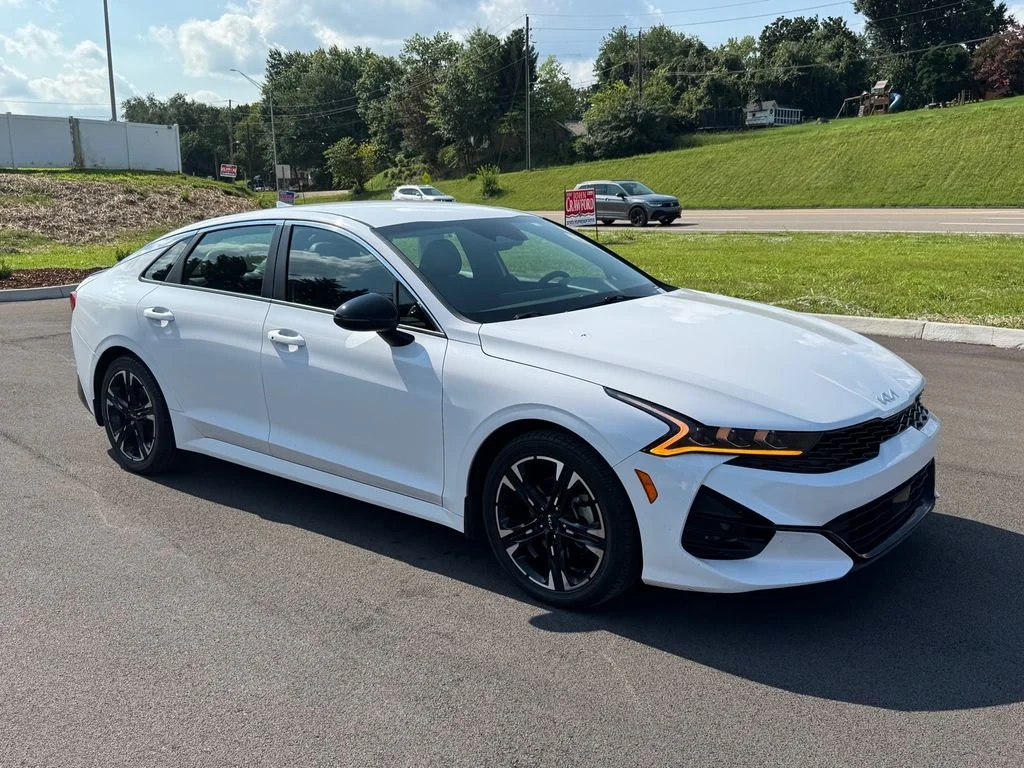 Used 2024 White Kia GT-Line image 2