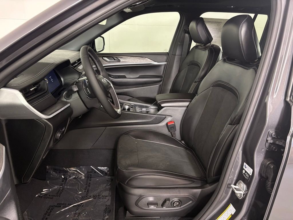 New 2026 Baltic Gray Metallic Clear-Coat Exterior Paint Jeep Altitude image 16