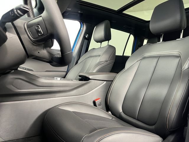 New 2026 Diamond Black Crystal Pearlcoat Jeep Limited image 9