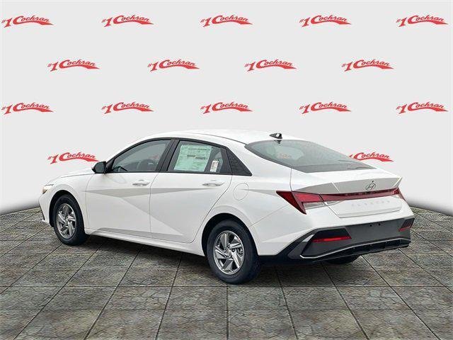 2025 Hyundai Elantra SE photo 4