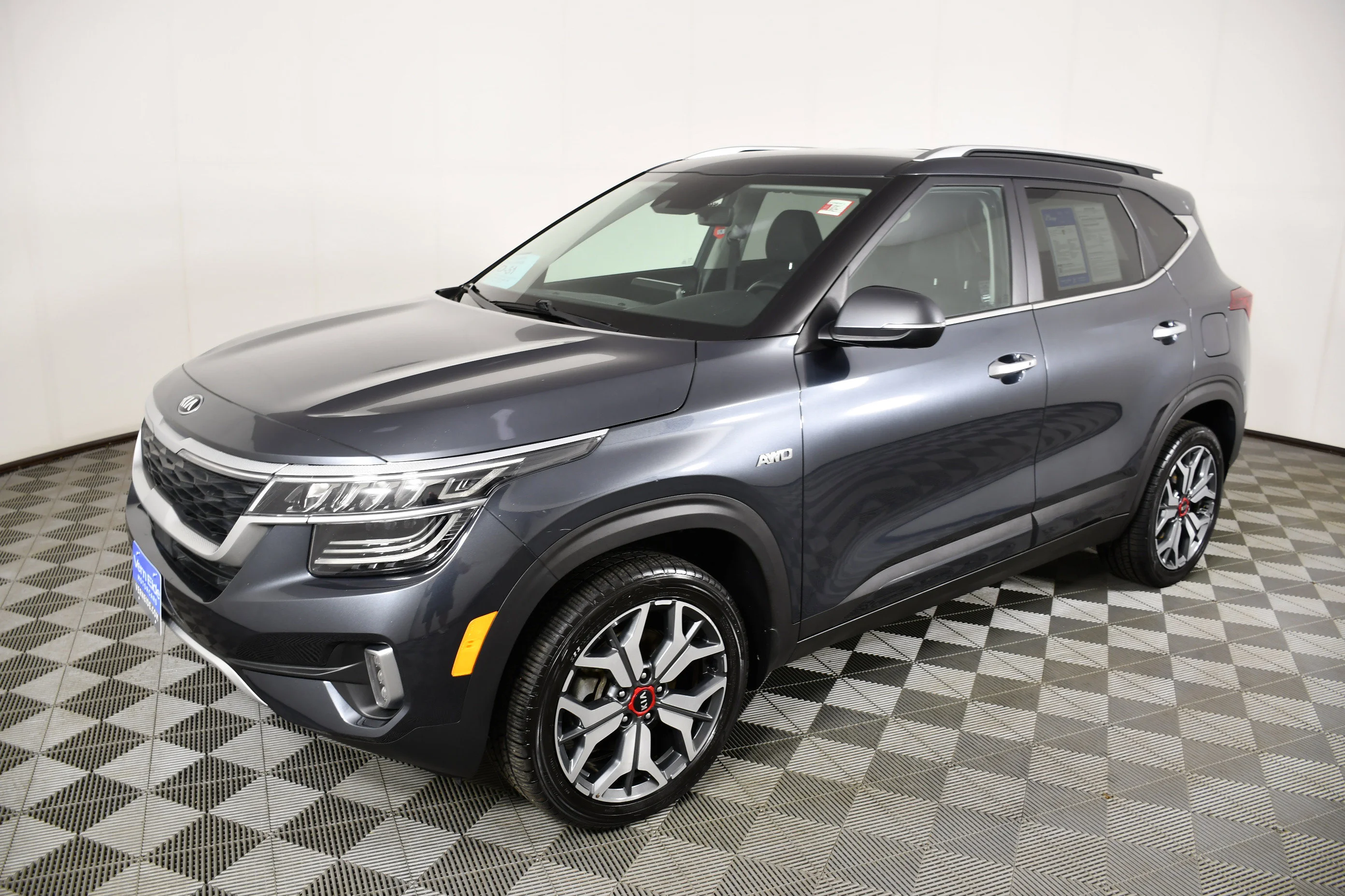 Used 2021 Gravity Gray Kia SX image 10
