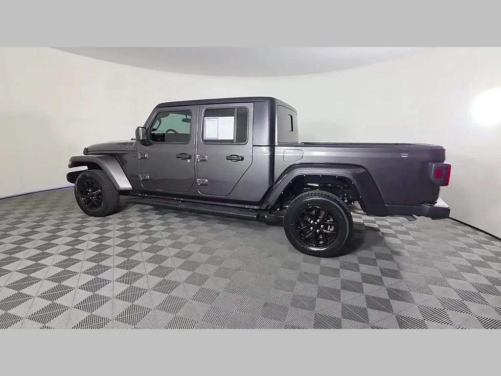 Used 2022 Granite Crystal Metallic Clearcoat Jeep Altitude image 46