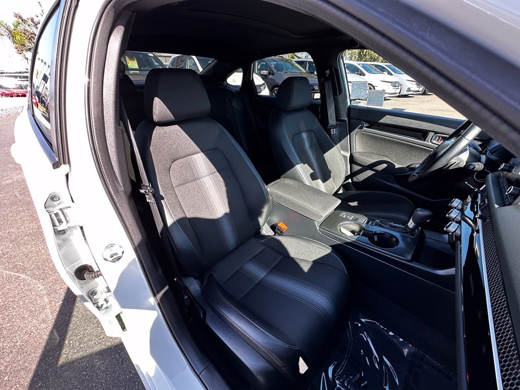 Certified Used 2025 Platinum White Pearl Honda Sport image 13