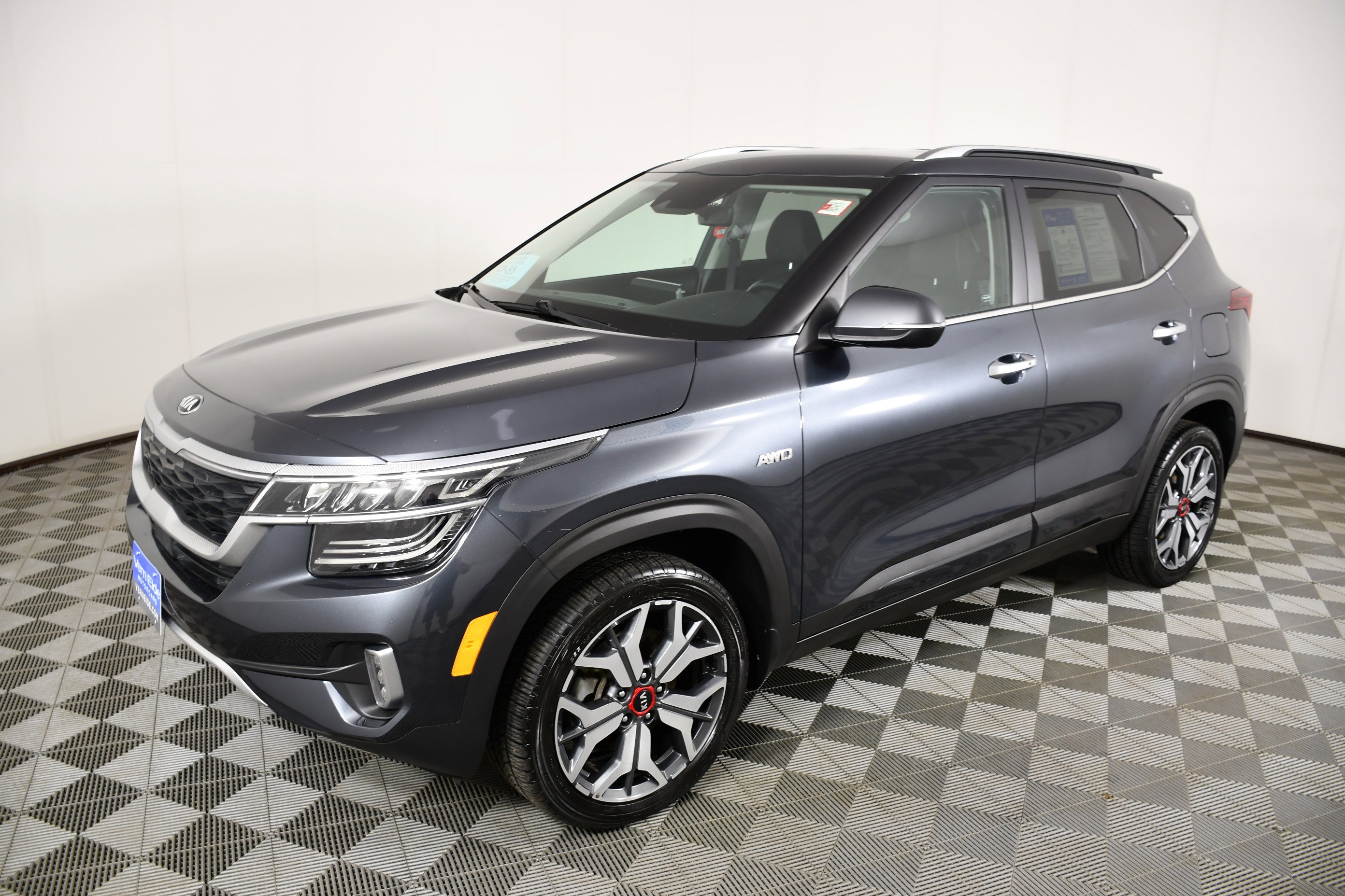 Used 2021 Gravity Gray Kia SX image 10
