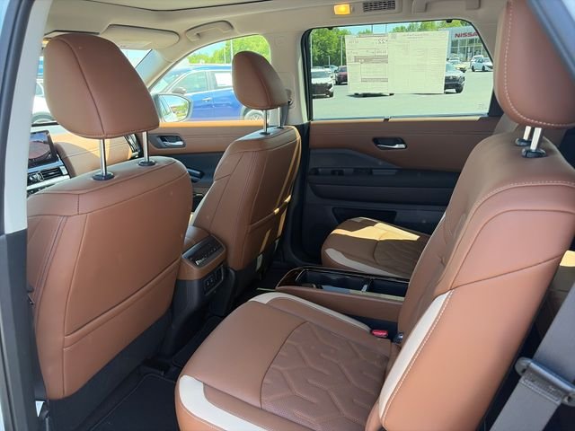 New 2026 Everest White Pearl TriCoat / Super Black Two-tone Nissan Platinum image 15