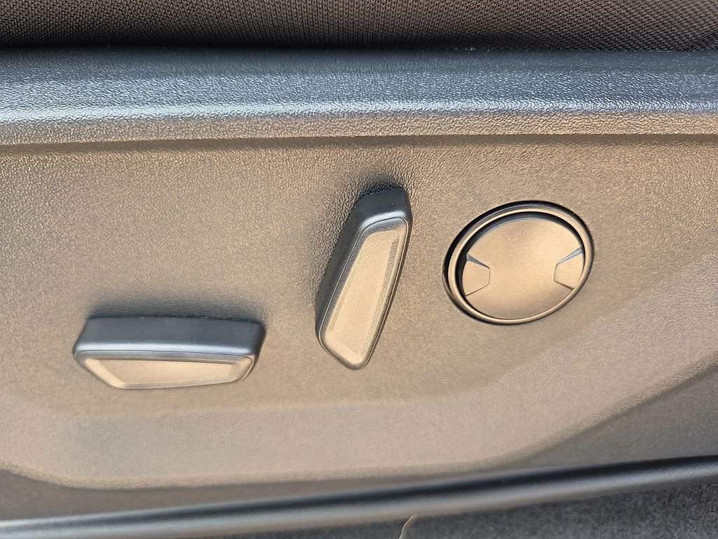 New 2026 Carbonized Gray Metallic Ford XLT image 18