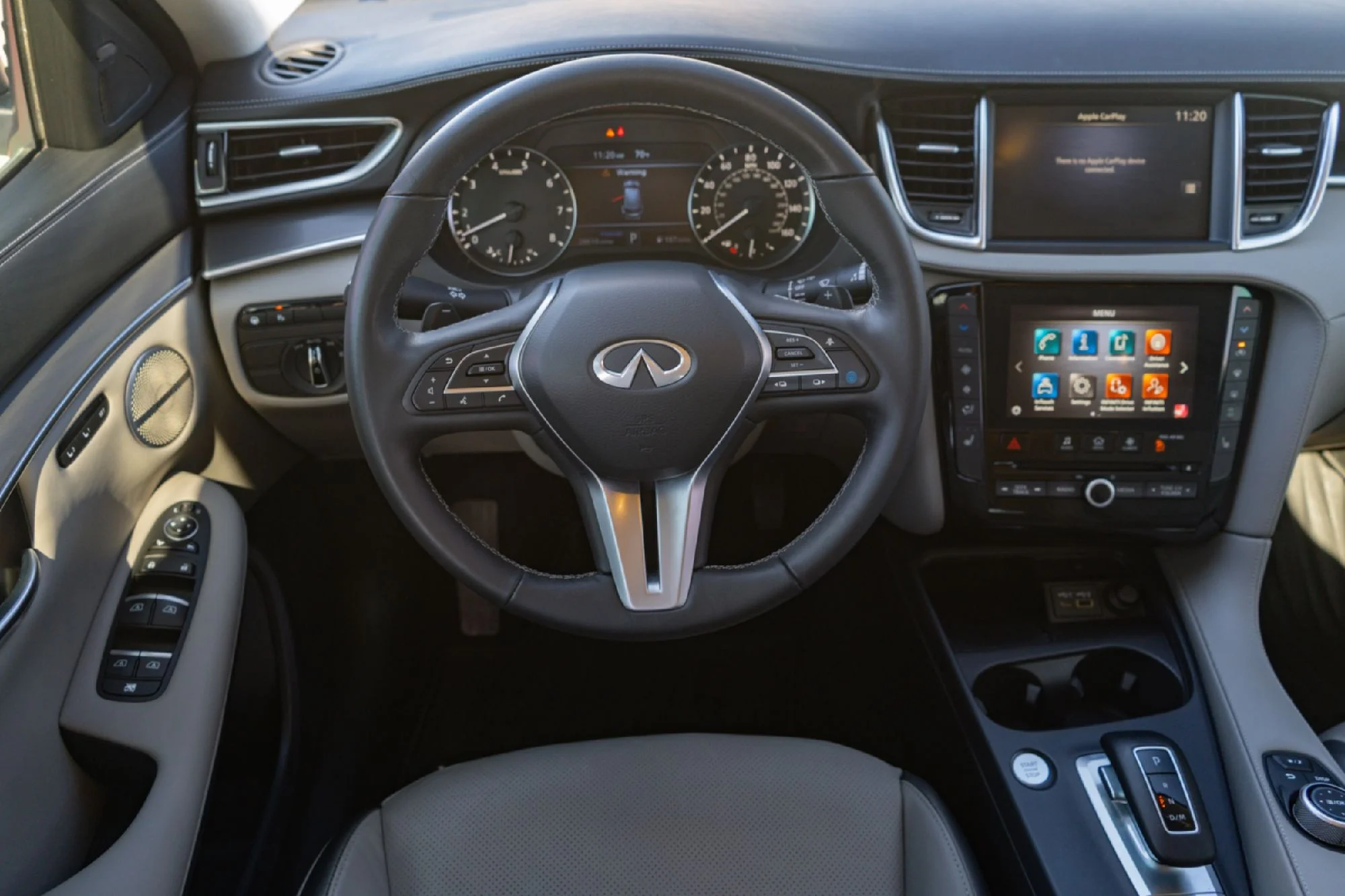 Certified Used 2025 White INFINITI LUXE image 24