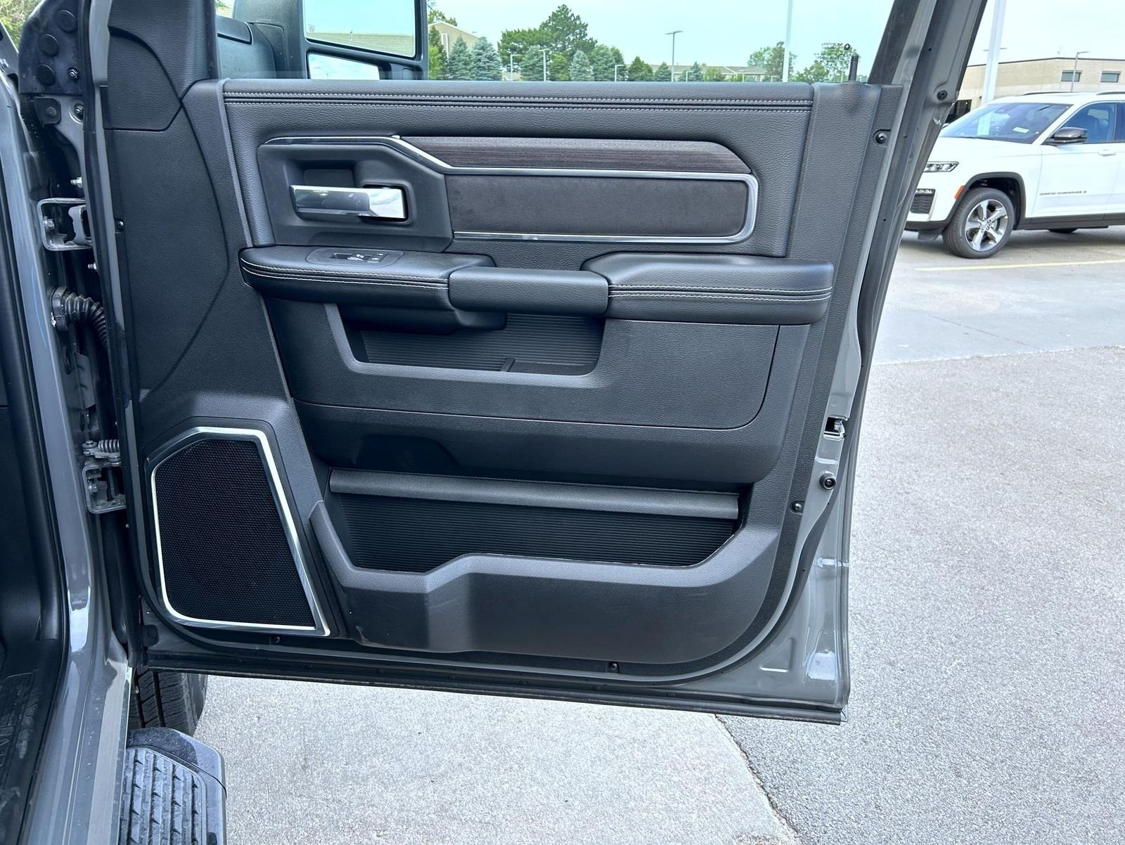 New 2026 Ceramic Gray Clear-Coat Exterior Paint RAM Laramie image 16
