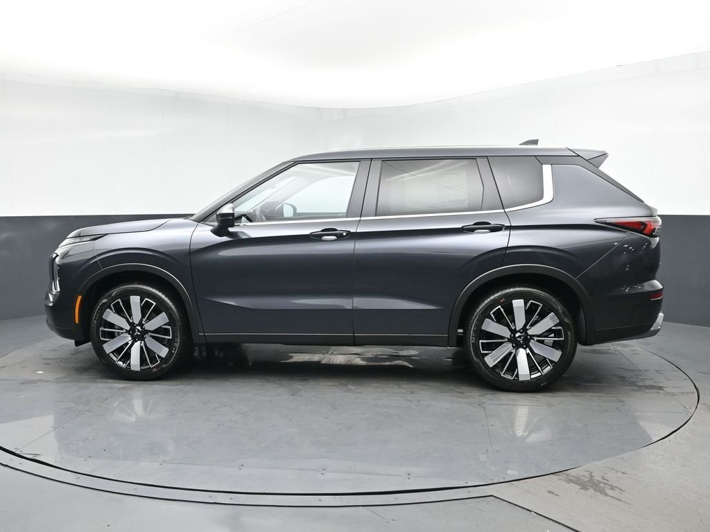New 2026 Gray Mitsubishi SE image 4