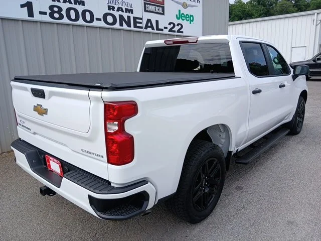 Used 2025 White Chevrolet Custom image 3