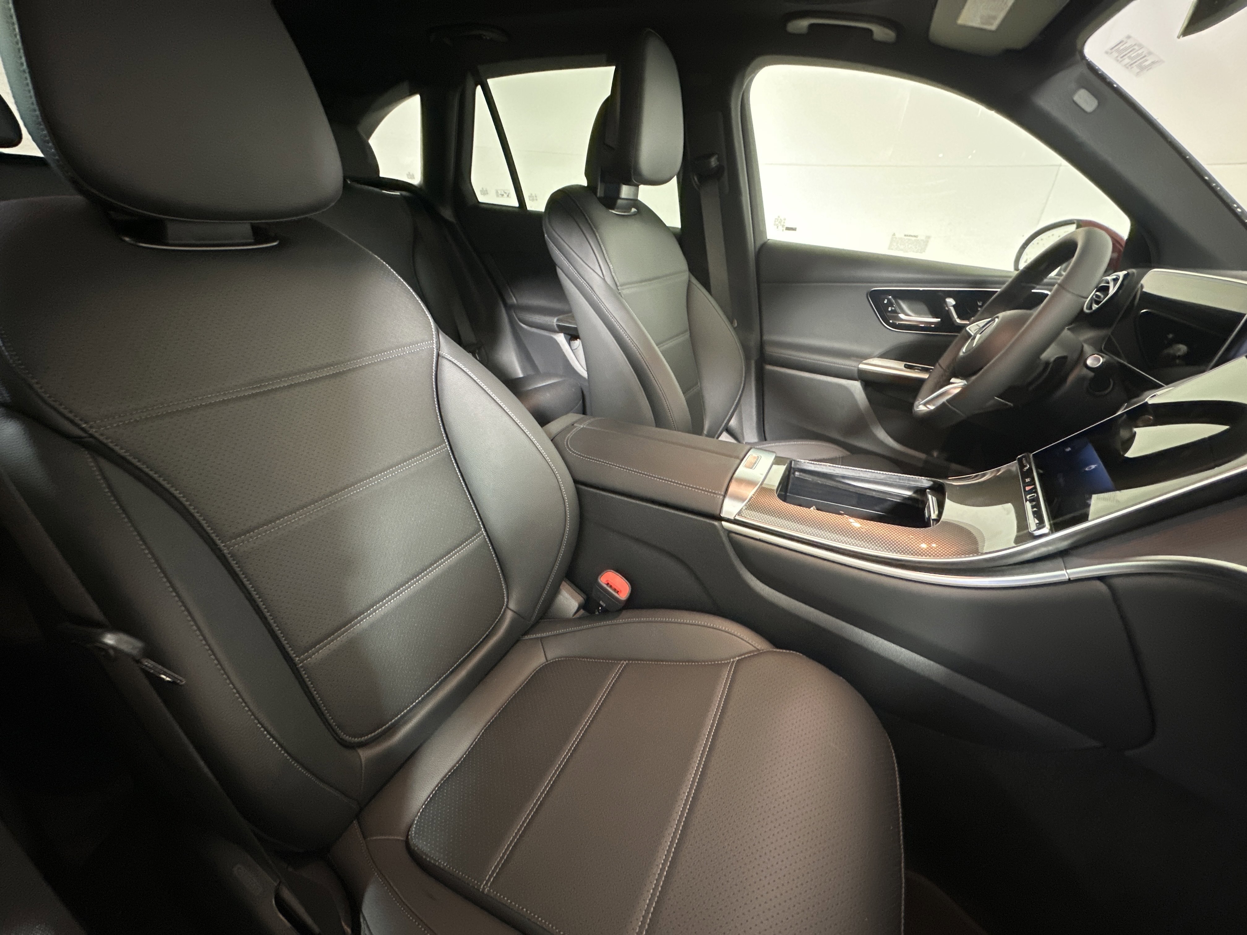 New 2026 MANUFAKTUR Patagonia Red Metallic Mercedes-Benz GLC 300 image 24