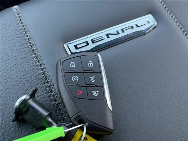 Used 2025 White Frost Tricoat GMC Denali image 32