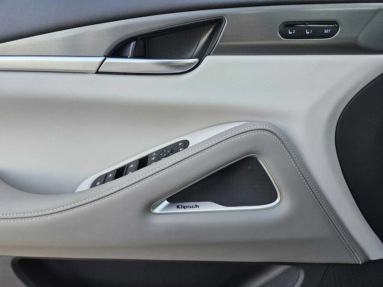 Certified Used 2027 Radiant White INFINITI LUXE image 19
