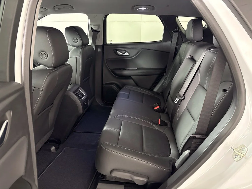 New 2026 Summit White Chevrolet 3LT image 27