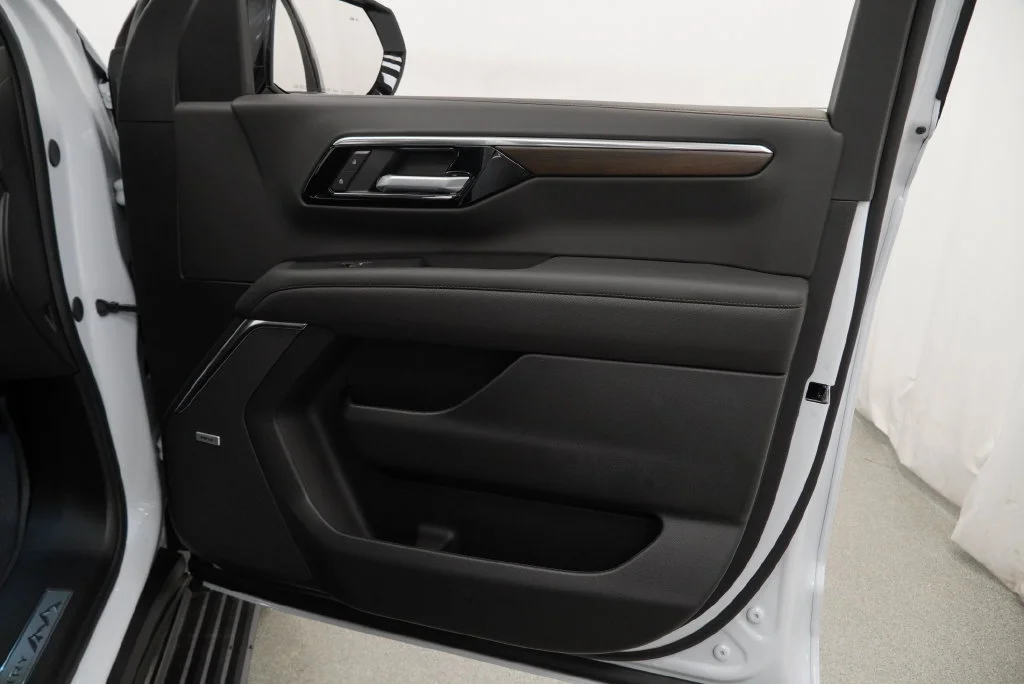 New 2026 Polar White Tricoat Chevrolet High Country image 31