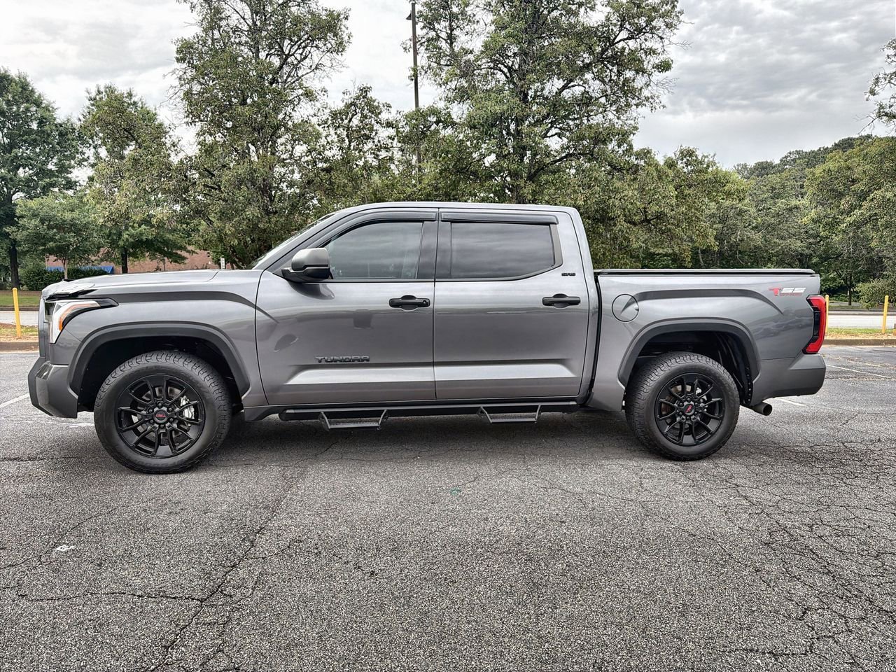 Used 2022 Gray Toyota SR5 image 5