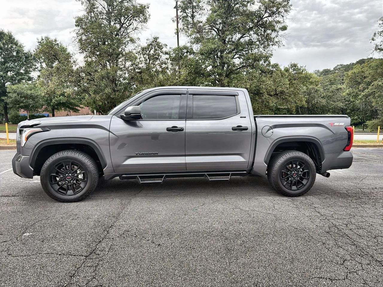 Used 2022 Gray Toyota SR5 image 5