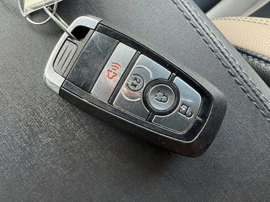Used 2024 Gray Ford Wildtrak image 27
