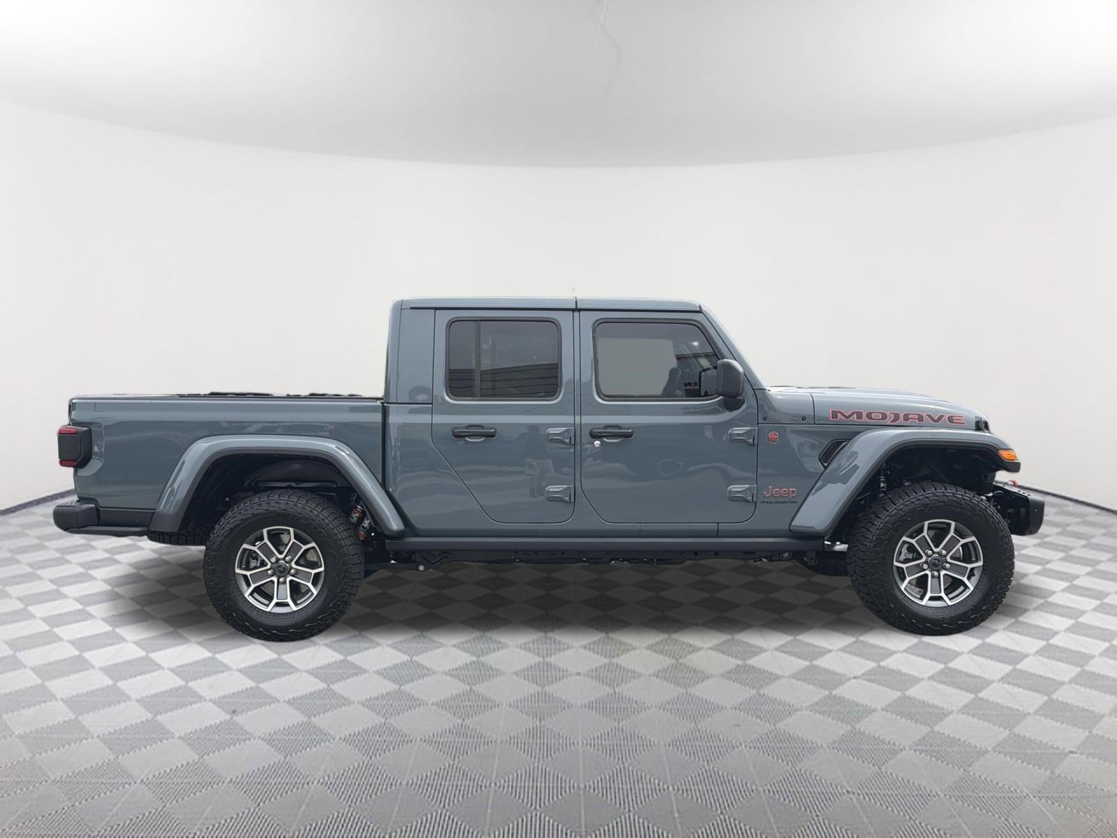Used 2025 Anvil Clearcoat Jeep Mojave image 19