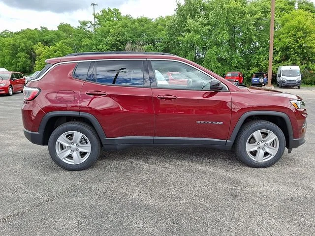 Used 2022 Red Jeep Latitude image 12