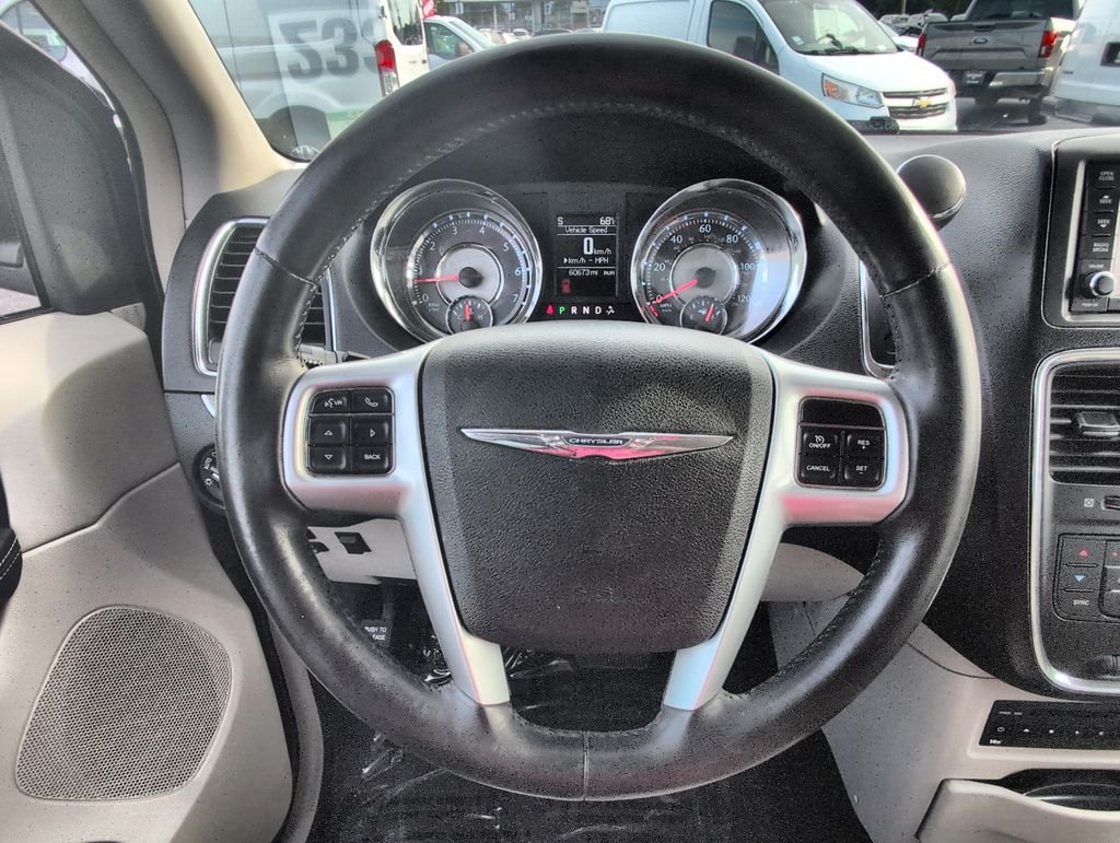 Used 2012 Gray Chrysler Touring-L image 6