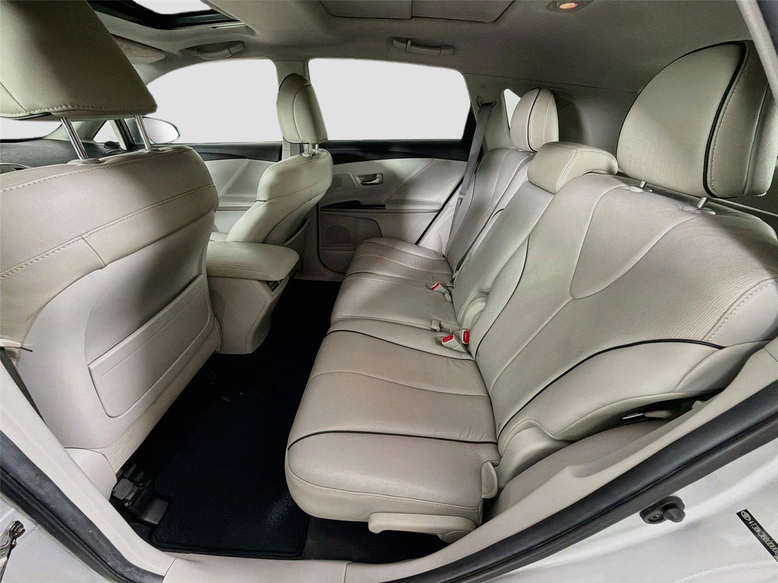 Used 2013 Classic Silver Metallic Toyota Limited image 25