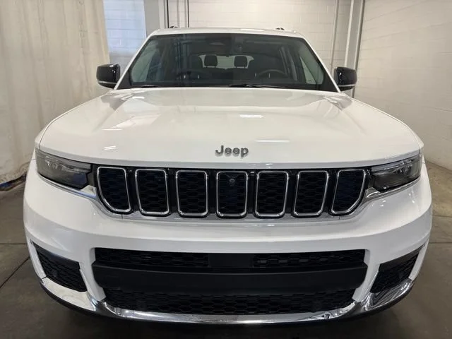 Used 2024 White Jeep Limited 4x4 image 2
