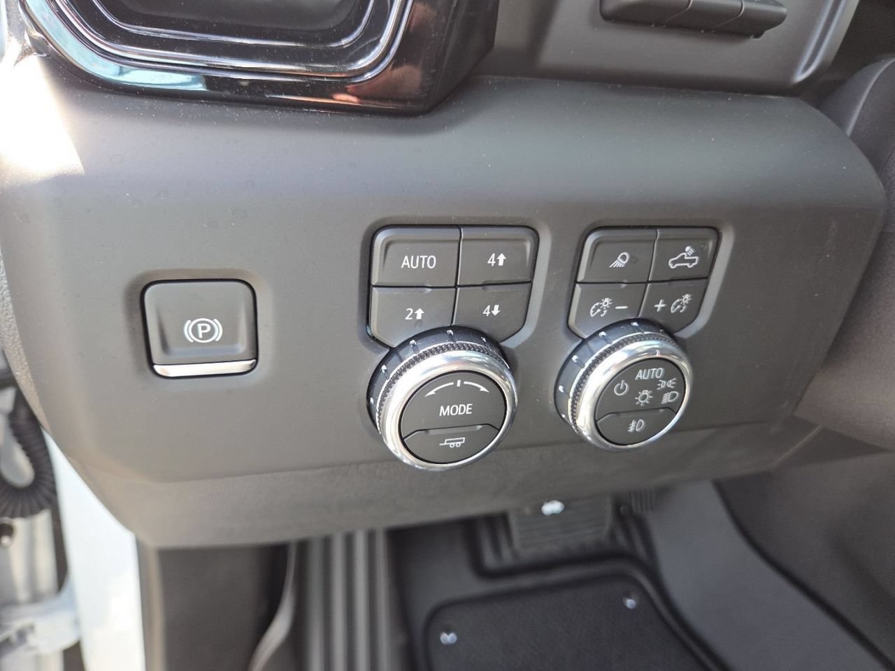 2026 GMC Sierra 1500 AT4 - Photo 6