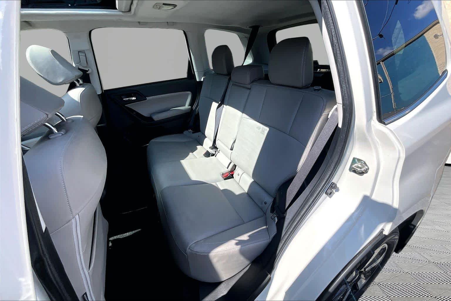 Used 2018 Crystal White Pearl Subaru Limited image 21