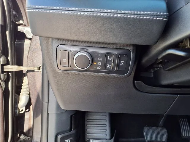 Used 2022 Gray Ford Select image 19
