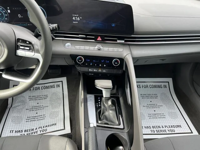 Used 2024 White Hyundai SEL image 11