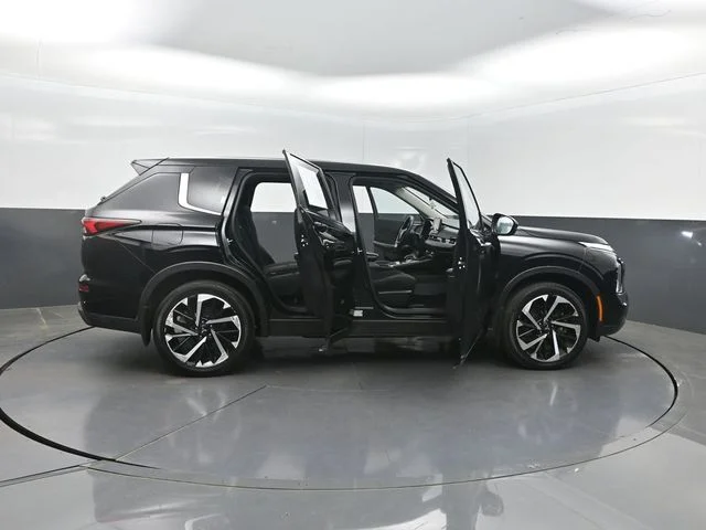 Used 2022 Black Mitsubishi ES image 35